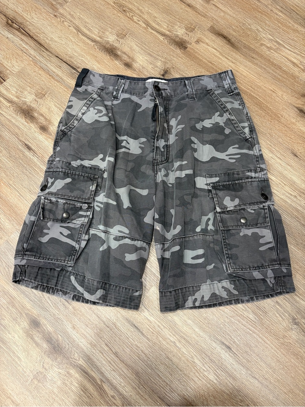 Y2K Levi's Gray Camo Cargo Shorts